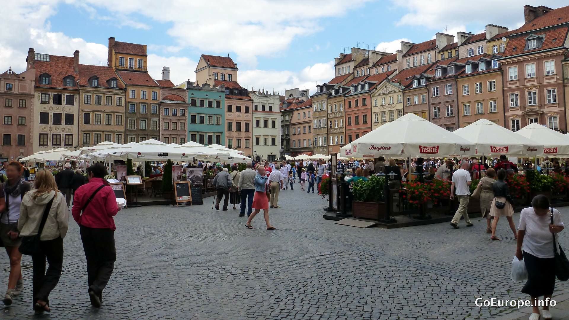 A broad public square framed by historic buildings in Warsaw.