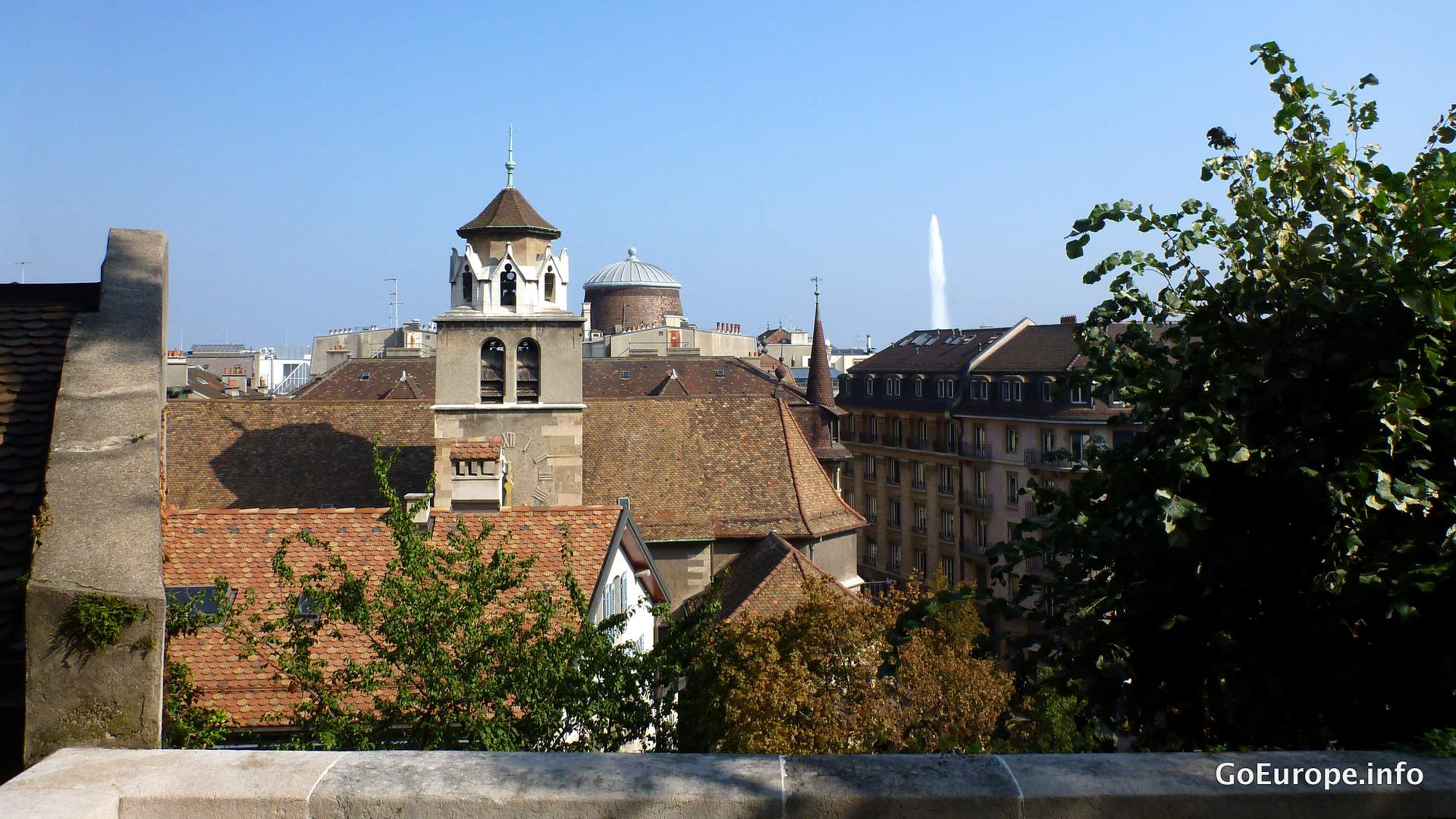 From almost all over the city you can see the Jet d'Eau fountain.