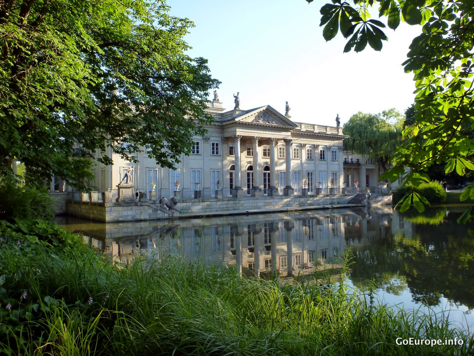 Building in the middle of Lazienki Park.